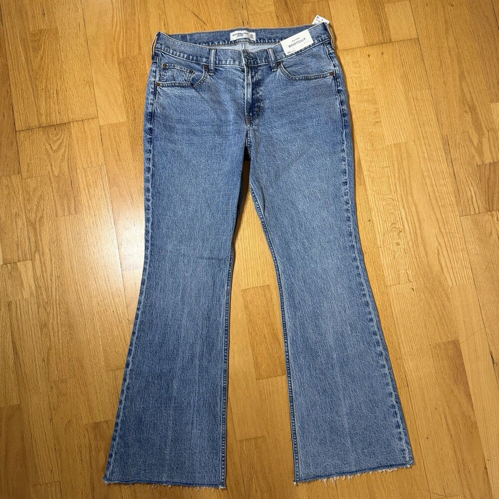Abercrombie & Fitch NWT Mid Rise Bootcut Jeans Blue 30 Short 90s Frayed Classic